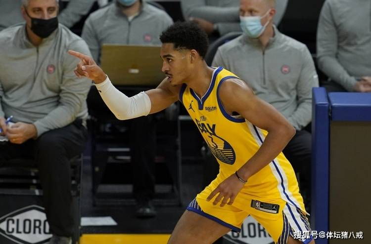 开云-瓯越鲸鲨队鏖战胶东黑豹队,橄榄球联赛守住胜果,替补奇兵立功。反击锐度十足的简单介绍